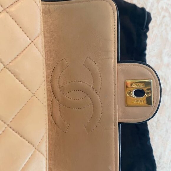 Chanel Classic Quilted Lambskin Leather Bag - Picture 6 of 16